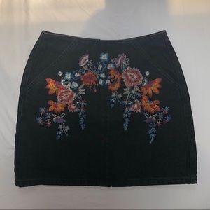 NWOT ✨ Topshop Denim Skirt with Floral Stitching